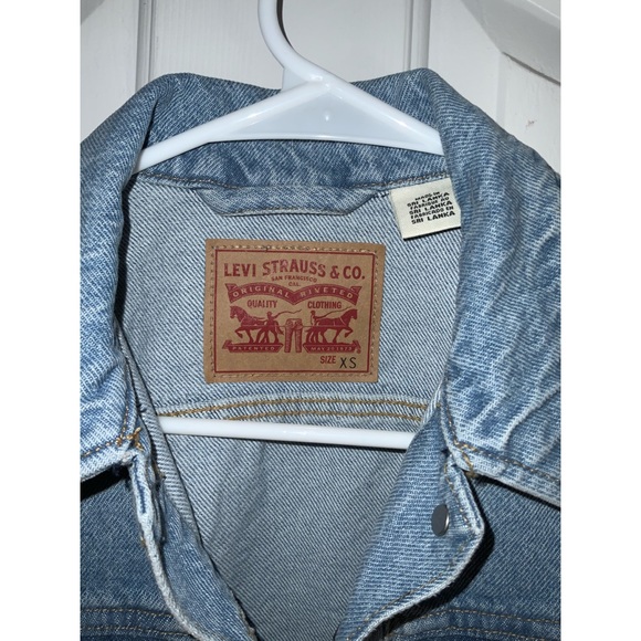 Levi’s Light-Wash Jean Jacket - Picture 6 of 7